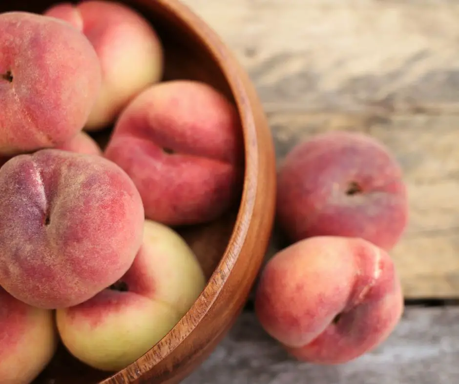 peaches in a bowl